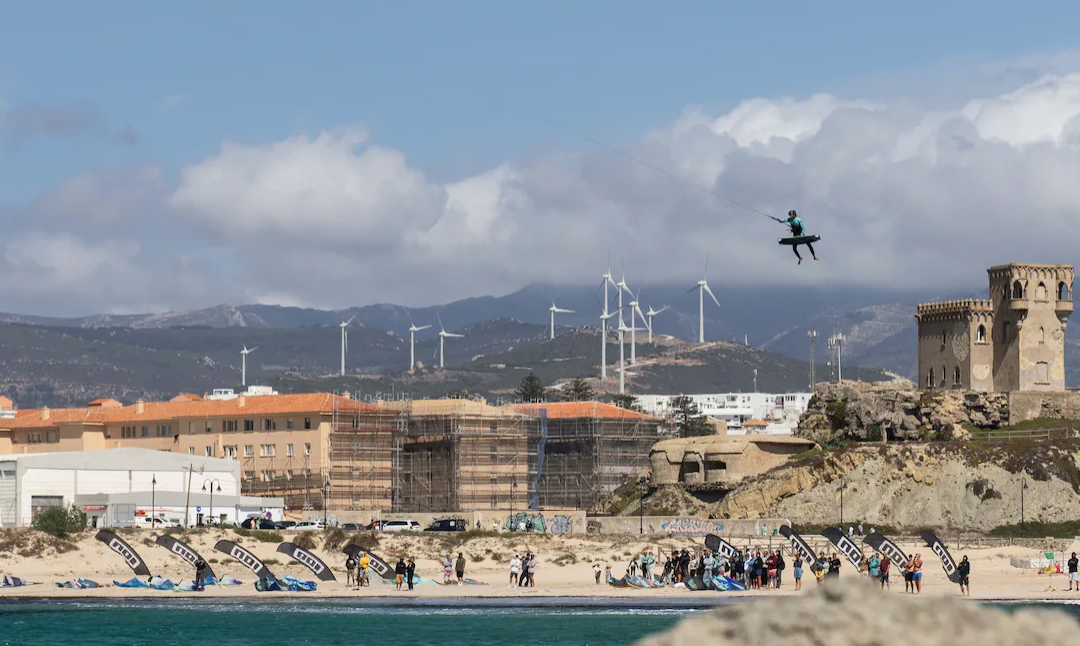 Diario AS – Tremendo SKL Big Air Tarifa ¡Vientos de 50 nudos!